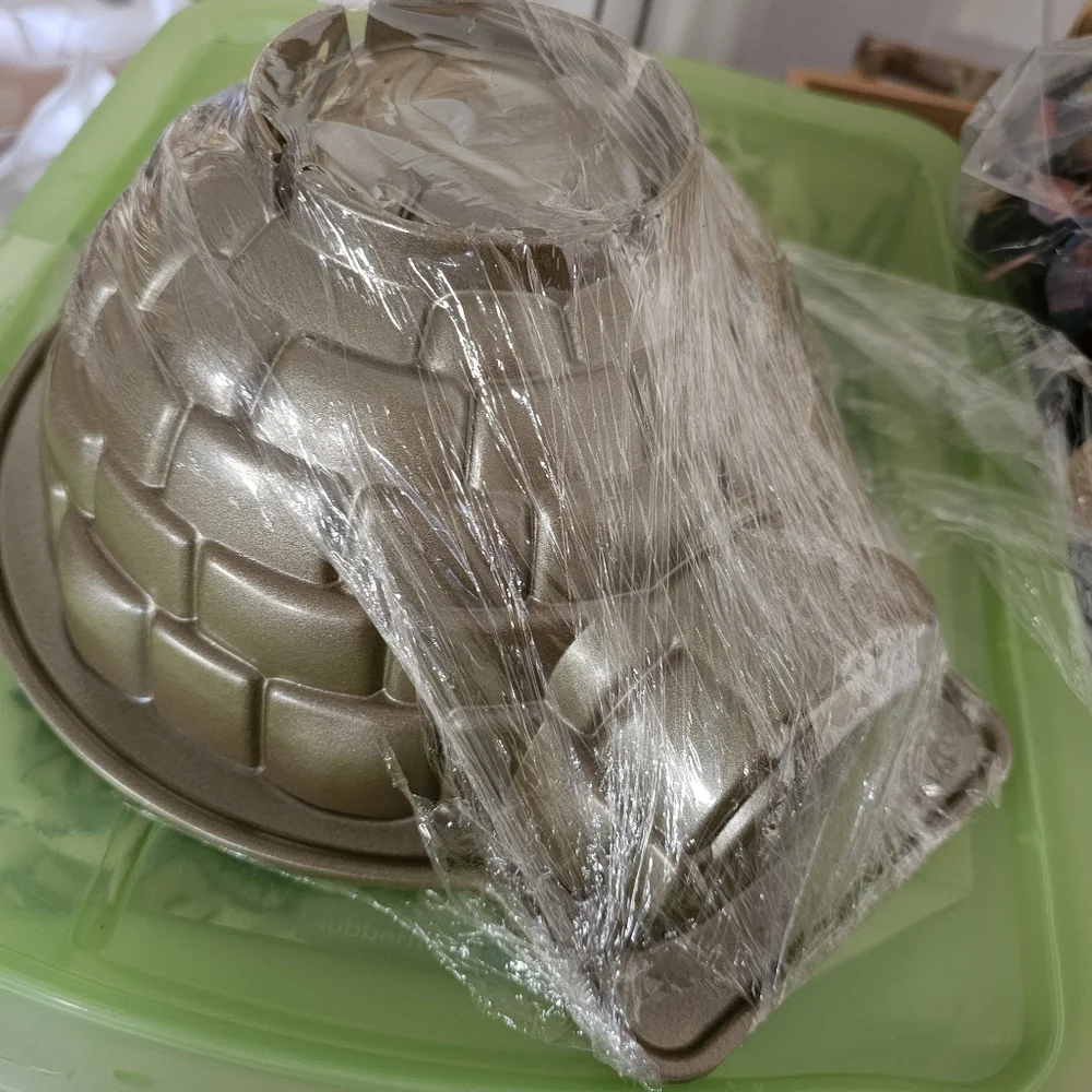 NEW Williams Sonoma Igloo pan cake Noricware Discontined winter fub baking
